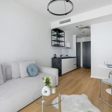 Modern Plac Wolnosci By Renters * بوزنان